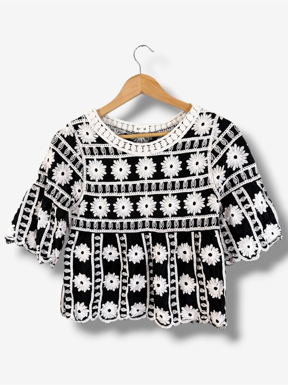 Kindred Crochet Knit Top Size S Black White Floral Scallop Lace Boho Casual